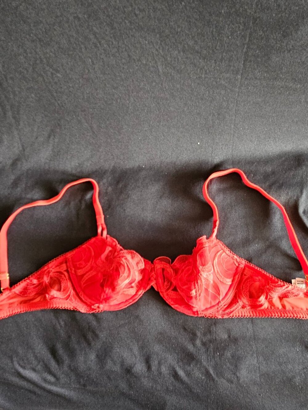 Red Victoria's Secret underwire bra Size 32c